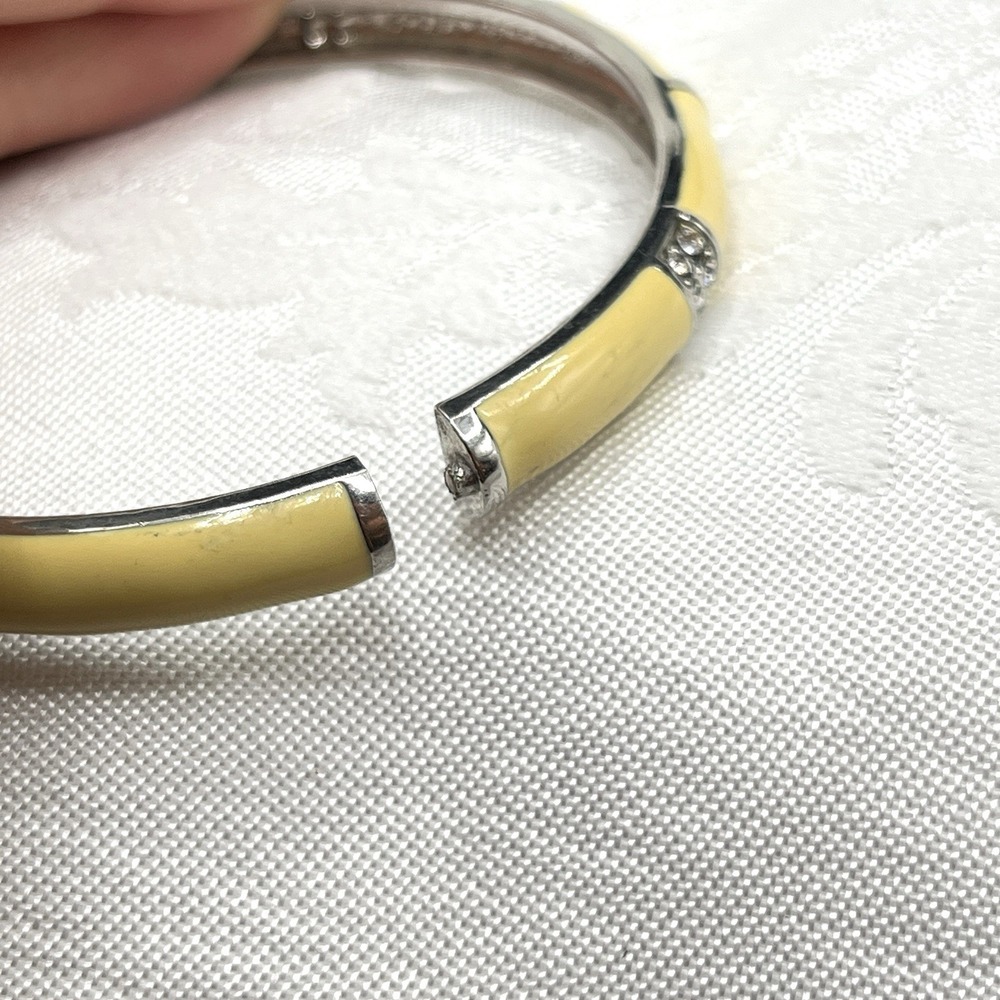 Vintage Cream Enamel Hinged Clamper Bangle Bracelet W/ Rhinestones 7" - Picture 4 of 7
